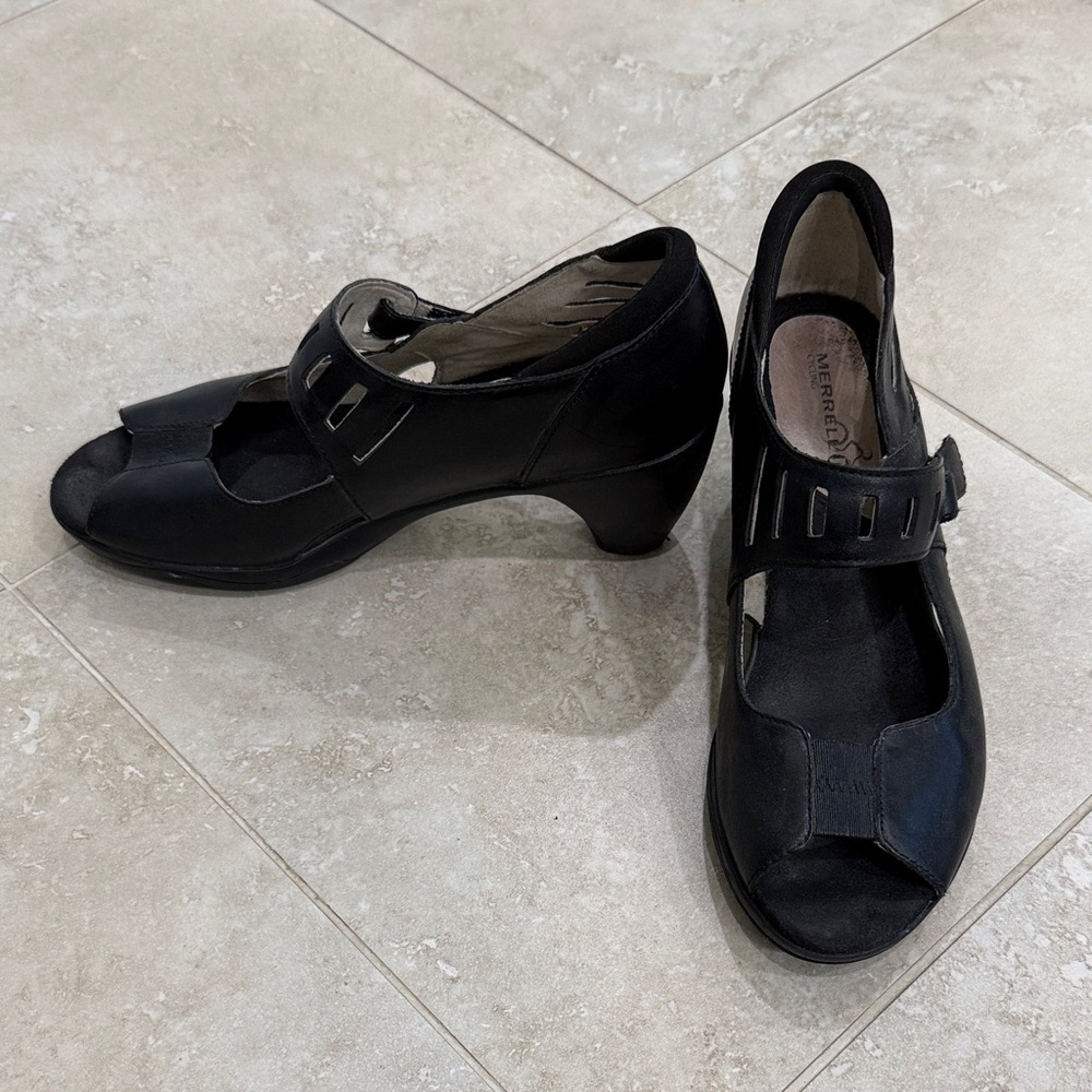 Merrel Black Women's Travel Shoes